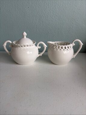 Grace’s Teaware White Ceramic Sugar and Creamer Set